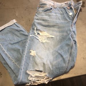 NWT AMERICAN EAGLE Tomgirl Distressed Denim Jeans